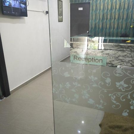 Hotel Ambience Sarkhej ภายนอก รูปภาพ