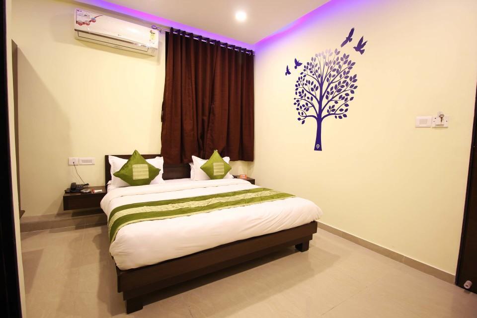 Hotel Ambience Sarkhej ภายนอก รูปภาพ