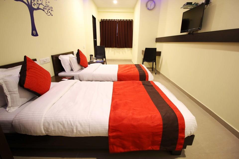 Hotel Ambience Sarkhej ภายนอก รูปภาพ