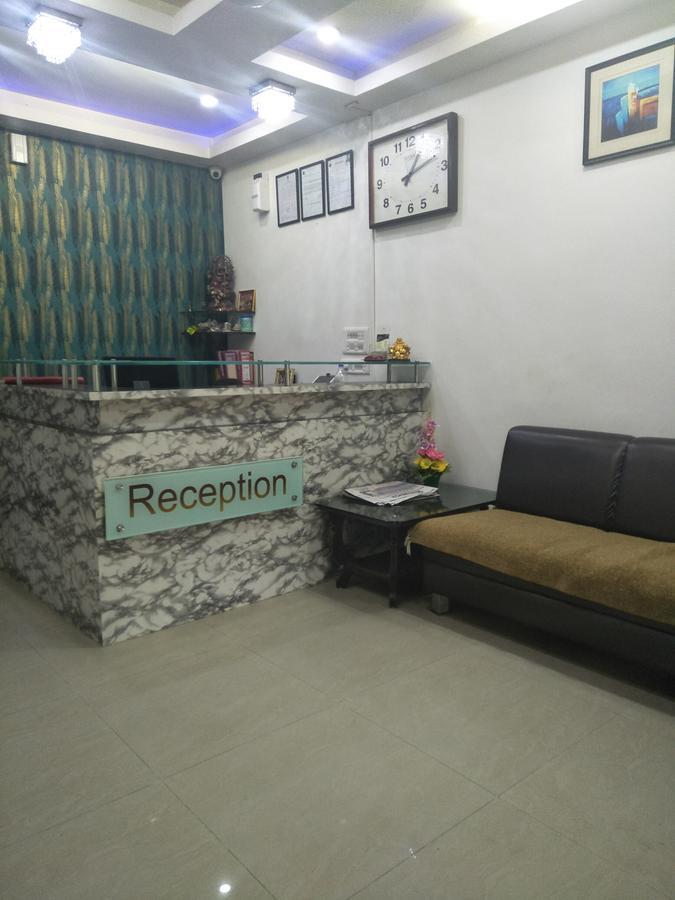 Hotel Ambience Sarkhej ภายนอก รูปภาพ